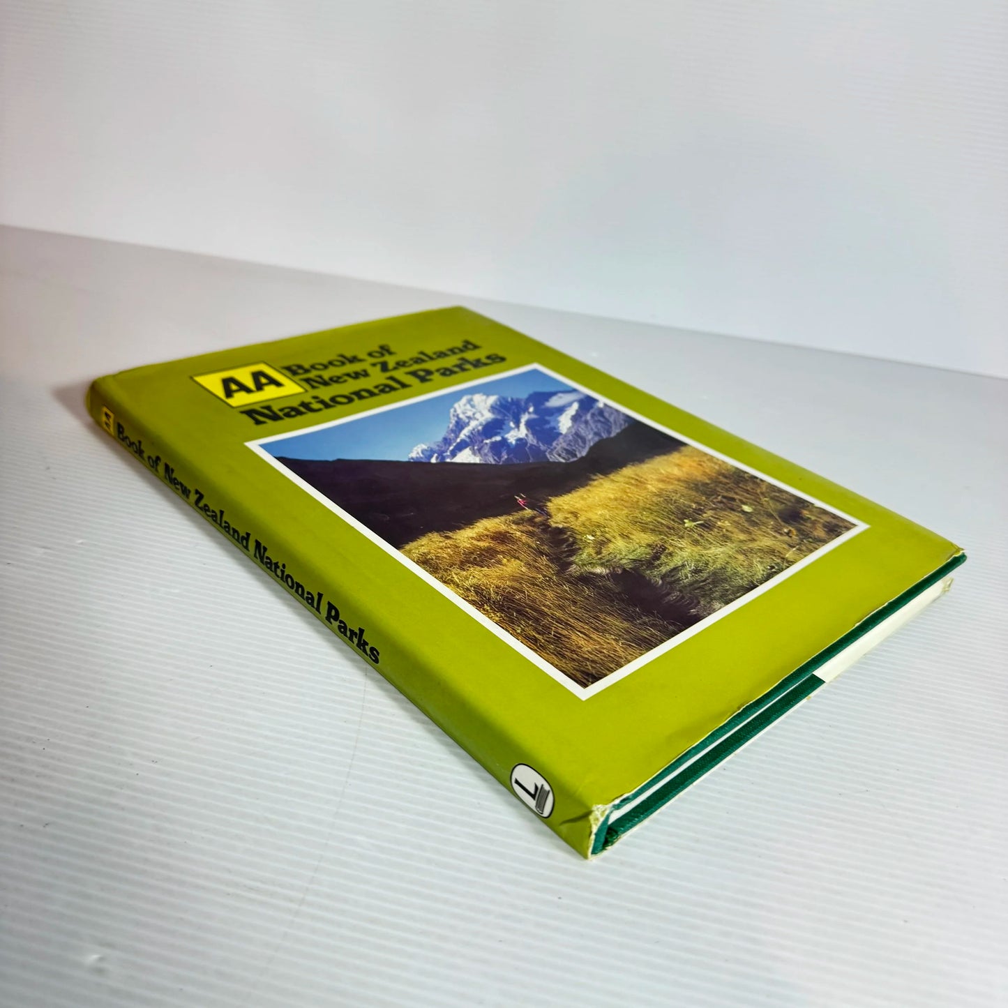 AA Book of New Zealand National Parks