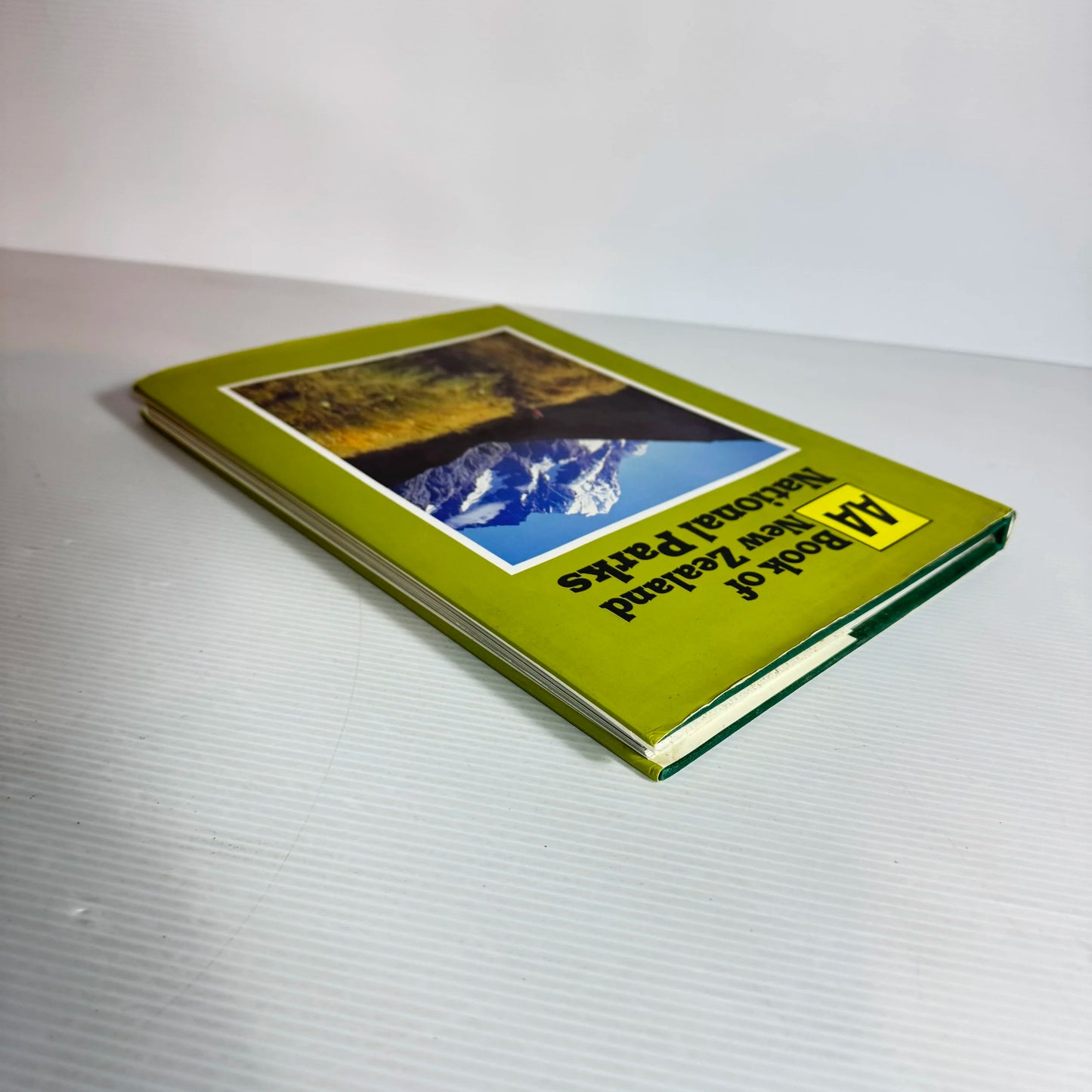 AA Book of New Zealand National Parks