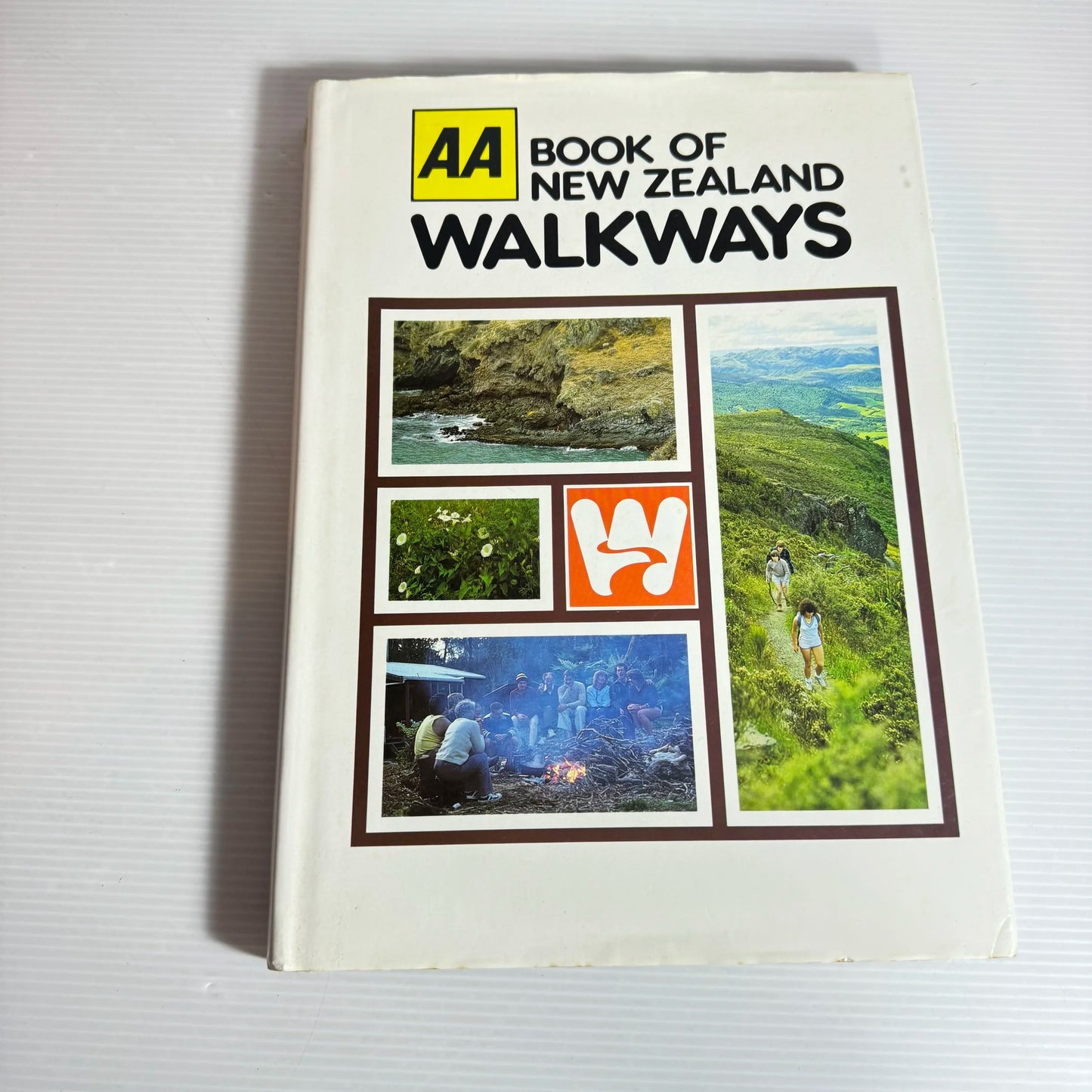 AA Book Of New Zealand Walks