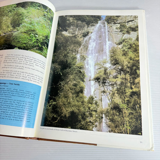 AA Book Of New Zealand Walks