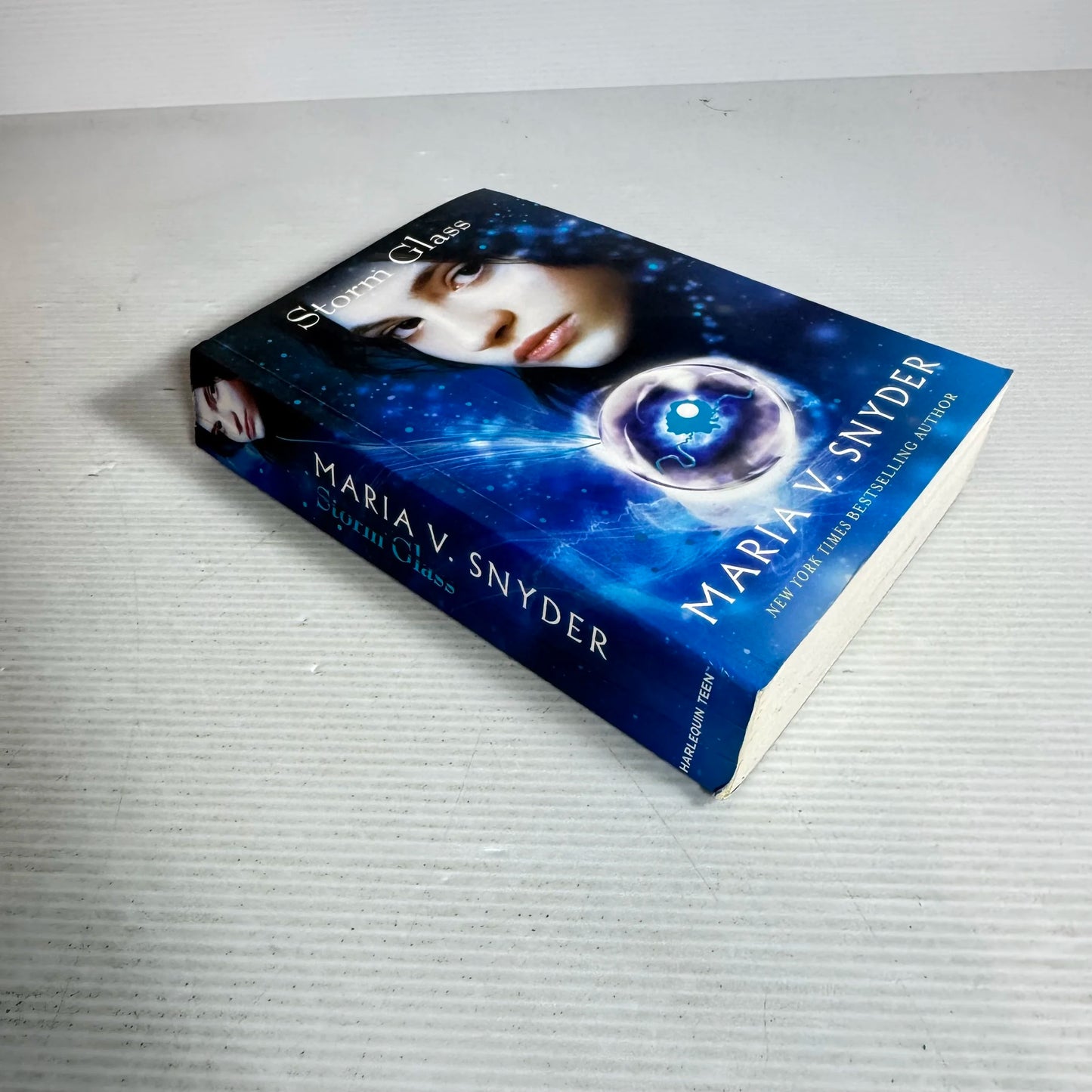 Storm Glass - Maria V. Snyder