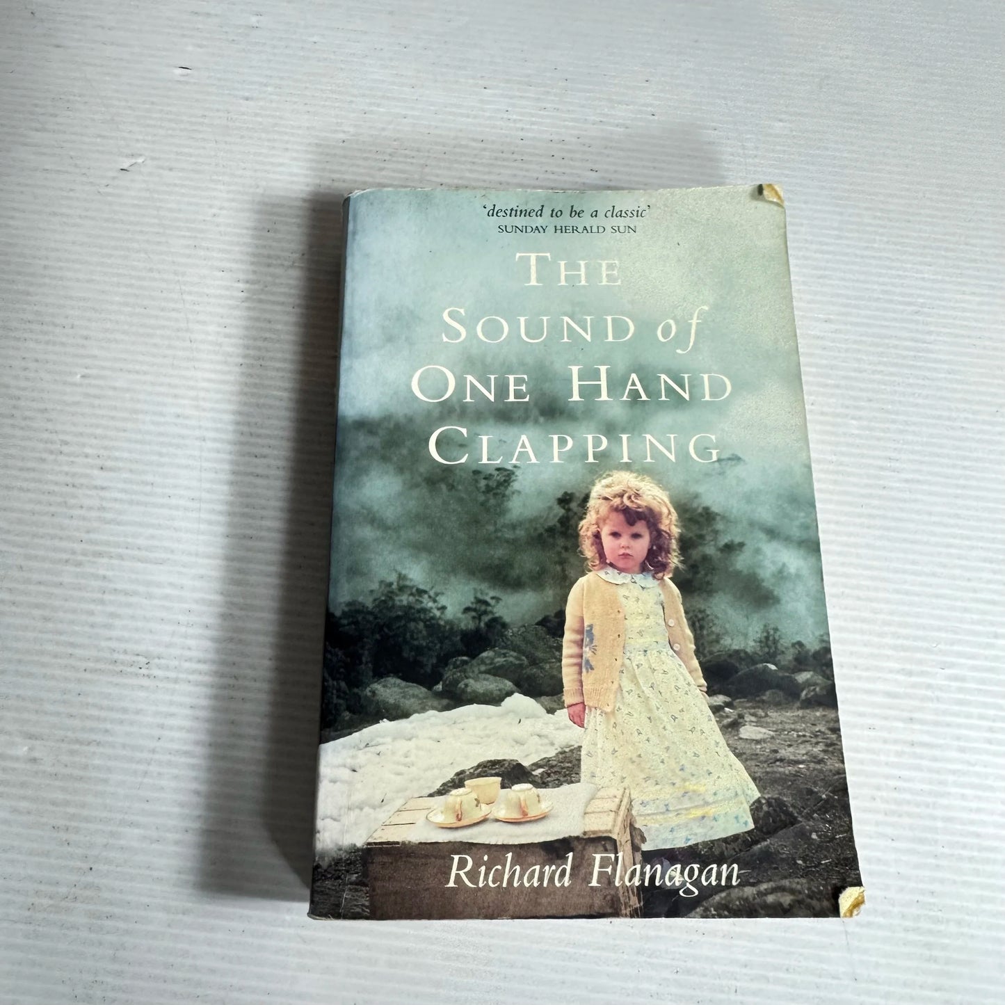 The Sound Of One Hand Clapping - Richard Flanagan