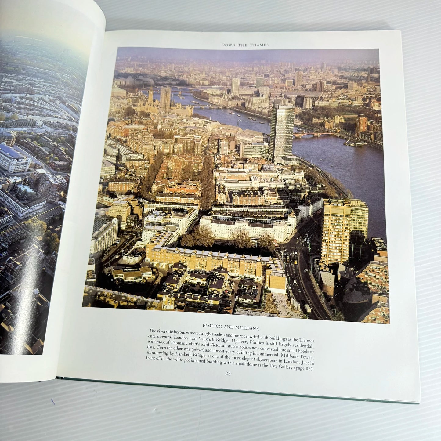 London From The Air - Photographs by Jason Hawkes / Text by Felix Barker