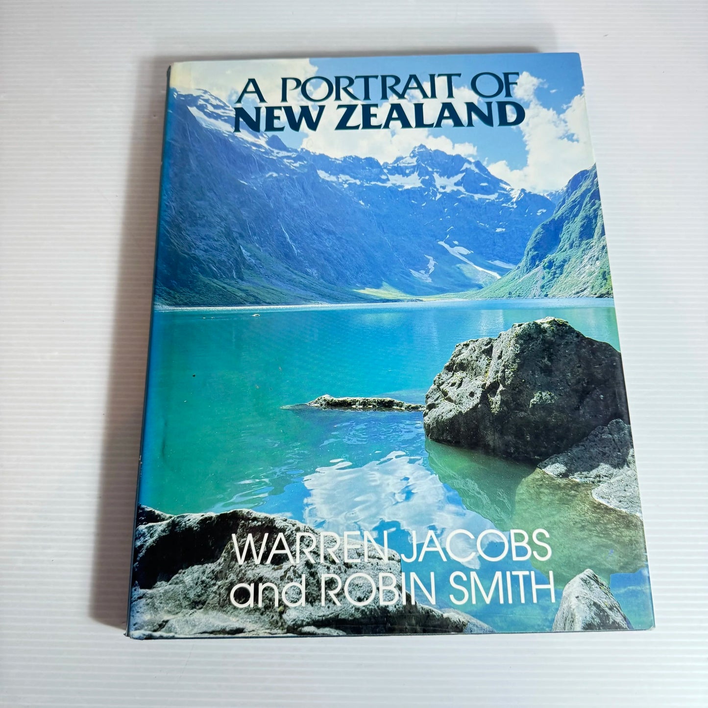 A Portrait of New Zealand - Warren Jacobs and Robin Smith