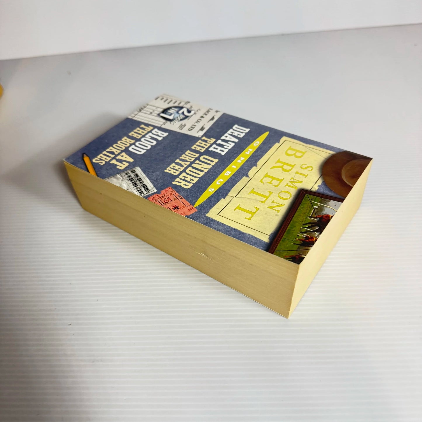 Simon Brett Omnibus (2 Books In 1) - Death Under the Dryer And Blood At The Bookies