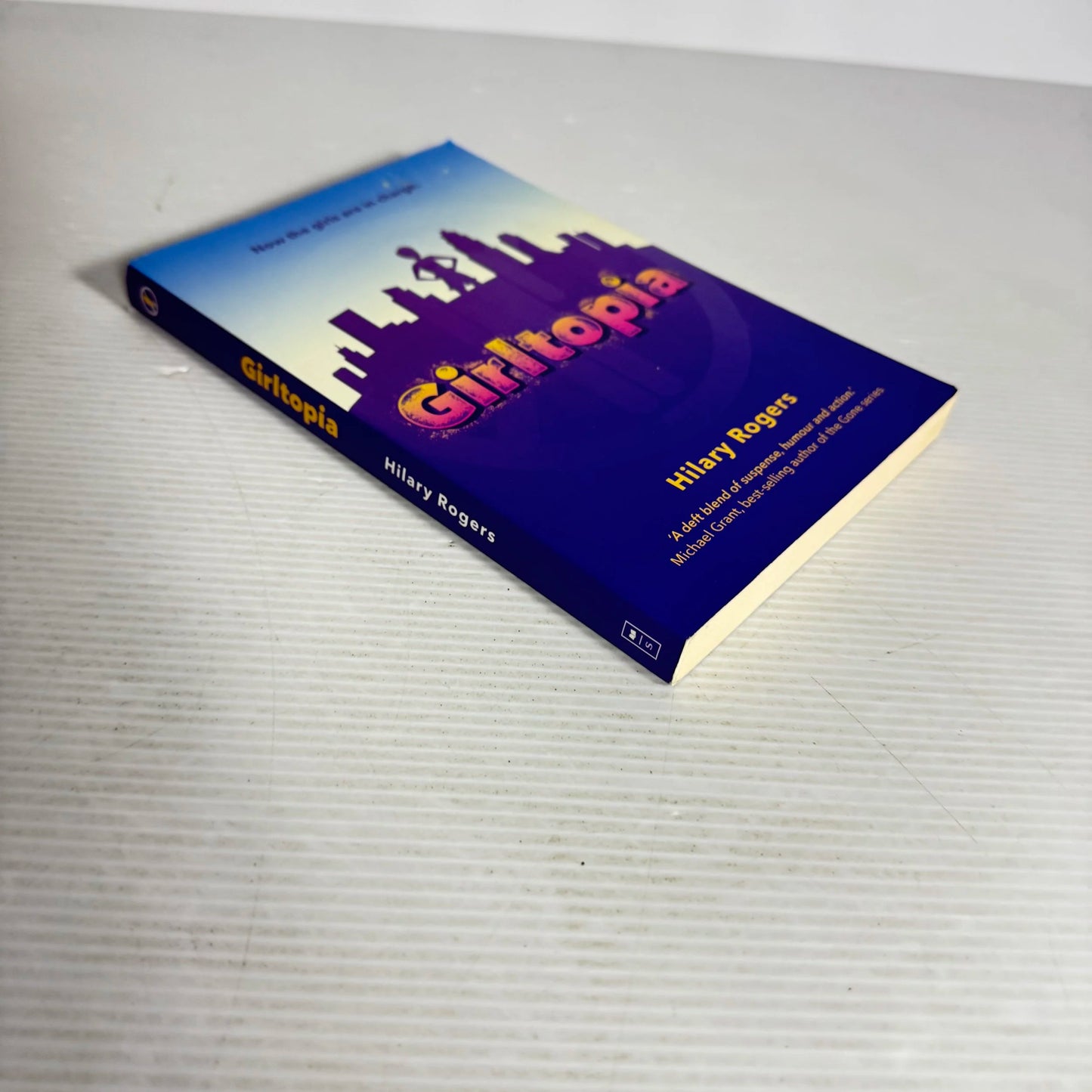 Girltropia : Now the Girls are in Charge - Hilary Rogers