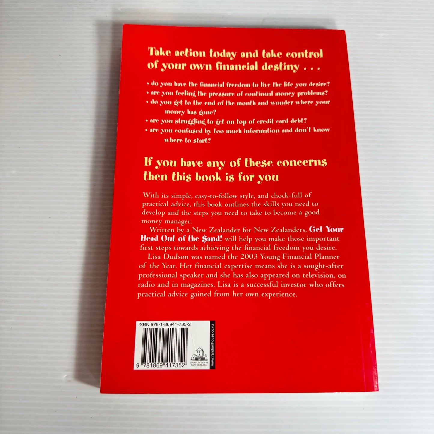 Get Your Head Out of the Sand! Every Kiwi's Guide To Growing Your Money - Lisa Dudson