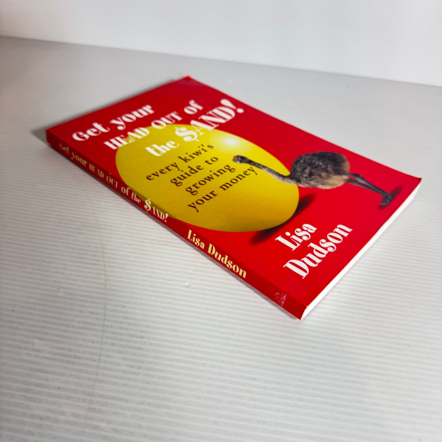 Get Your Head Out of the Sand! Every Kiwi's Guide To Growing Your Money - Lisa Dudson