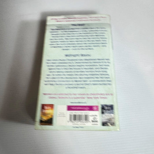 Nora Roberts Omnibus (2 Books In 1) : The Reef & Midnight Bayou