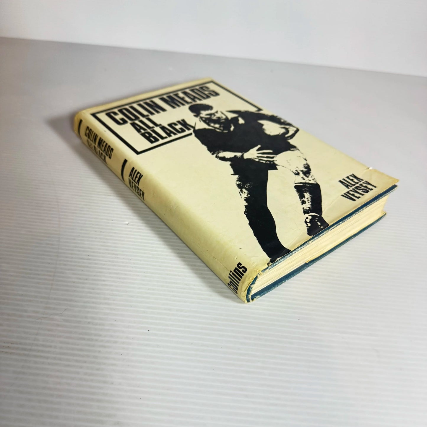 Colin Meads All Black - Alex Veysey (Book signed by Colin Meads) (1974)
