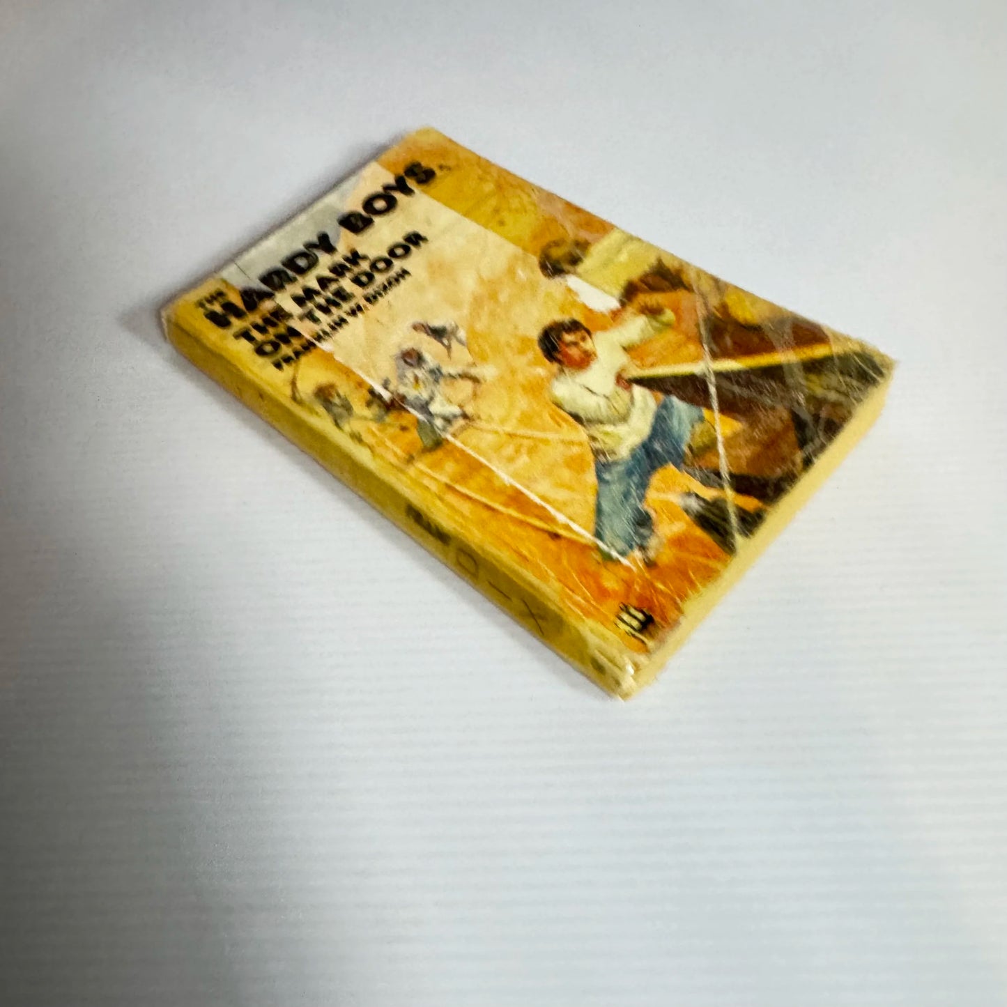 The Hardy Boys: The Mark On The Door - Franklin W. Dixon (Vintage 1977)