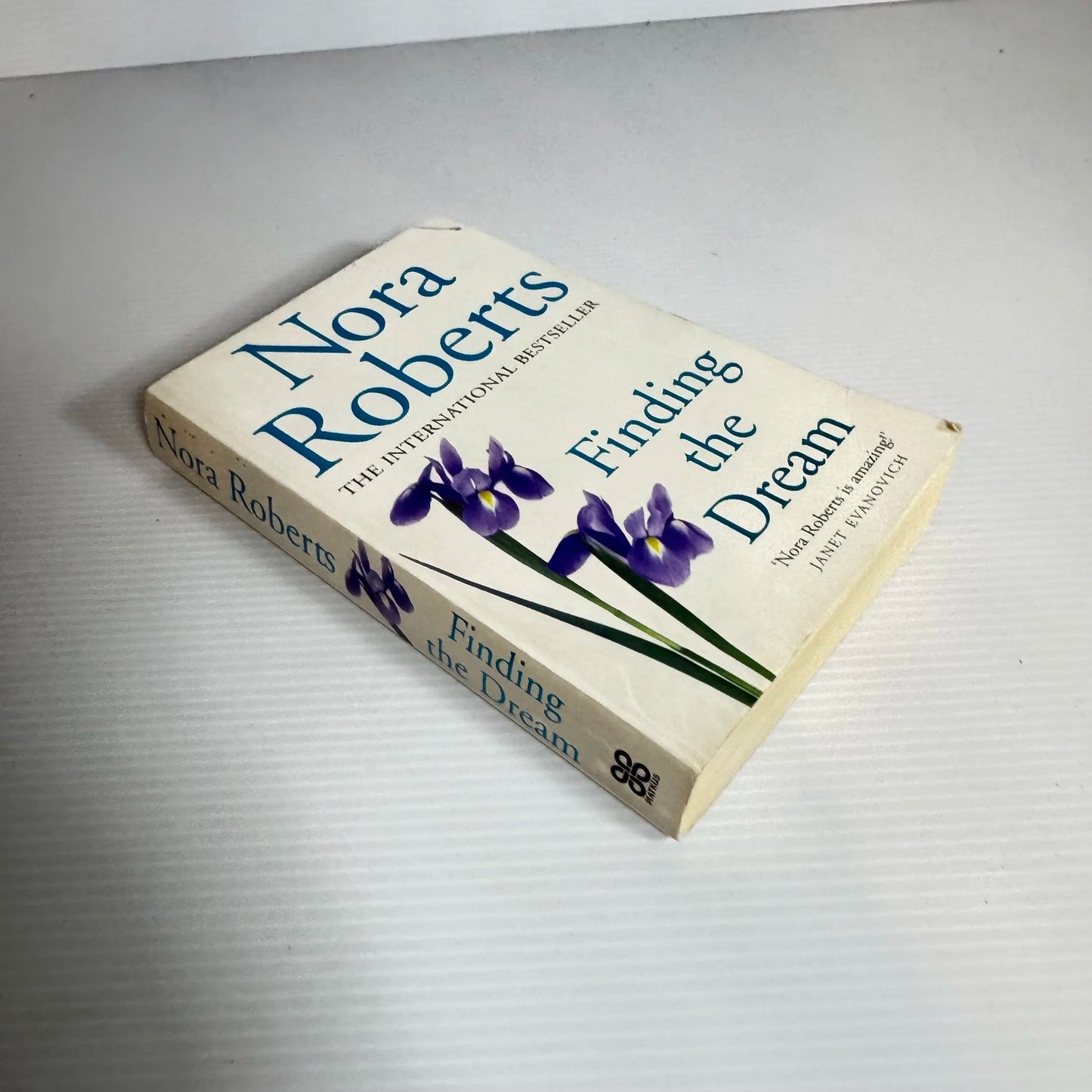 Finding the Dream - Nora Roberts