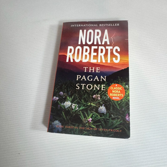 The Pagan Stone (Book Three In The Sign Of Seven Trilogy) - Nora Roberts