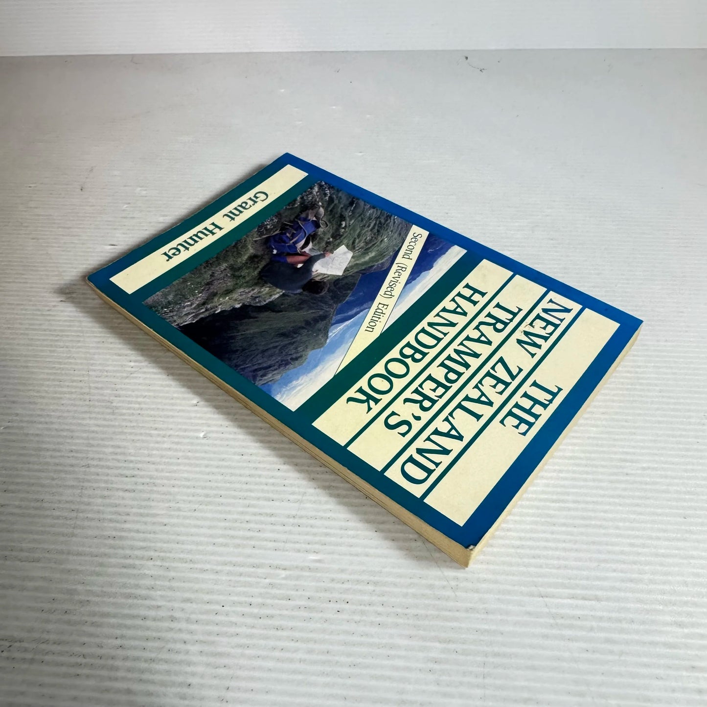 The New Zealand Tramper's Handbook (2nd Revised Edition) - Grant Hunter