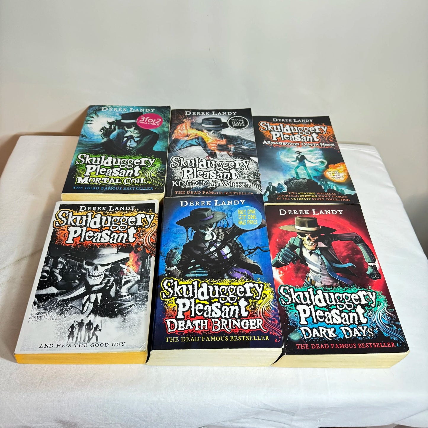 Skulduggery Pleasant - Derek Landy - Book Bundle x 6