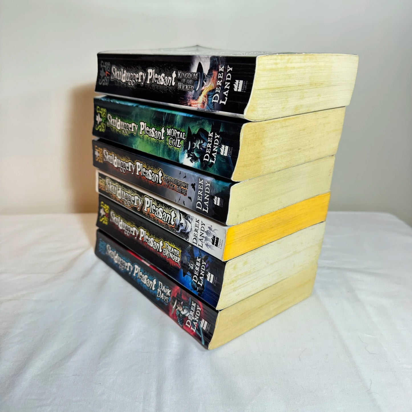 Skulduggery Pleasant - Derek Landy - Book Bundle x 6
