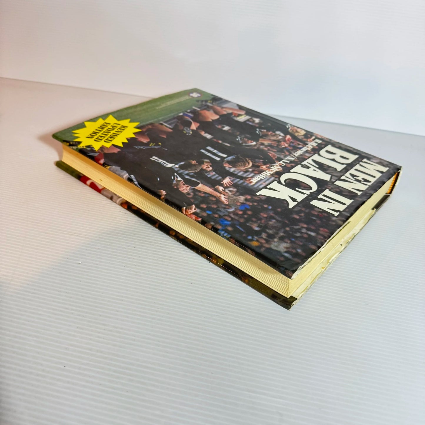 Men In Black - R. H. Chester & N.A.C. McMillan (Vintage 1979)