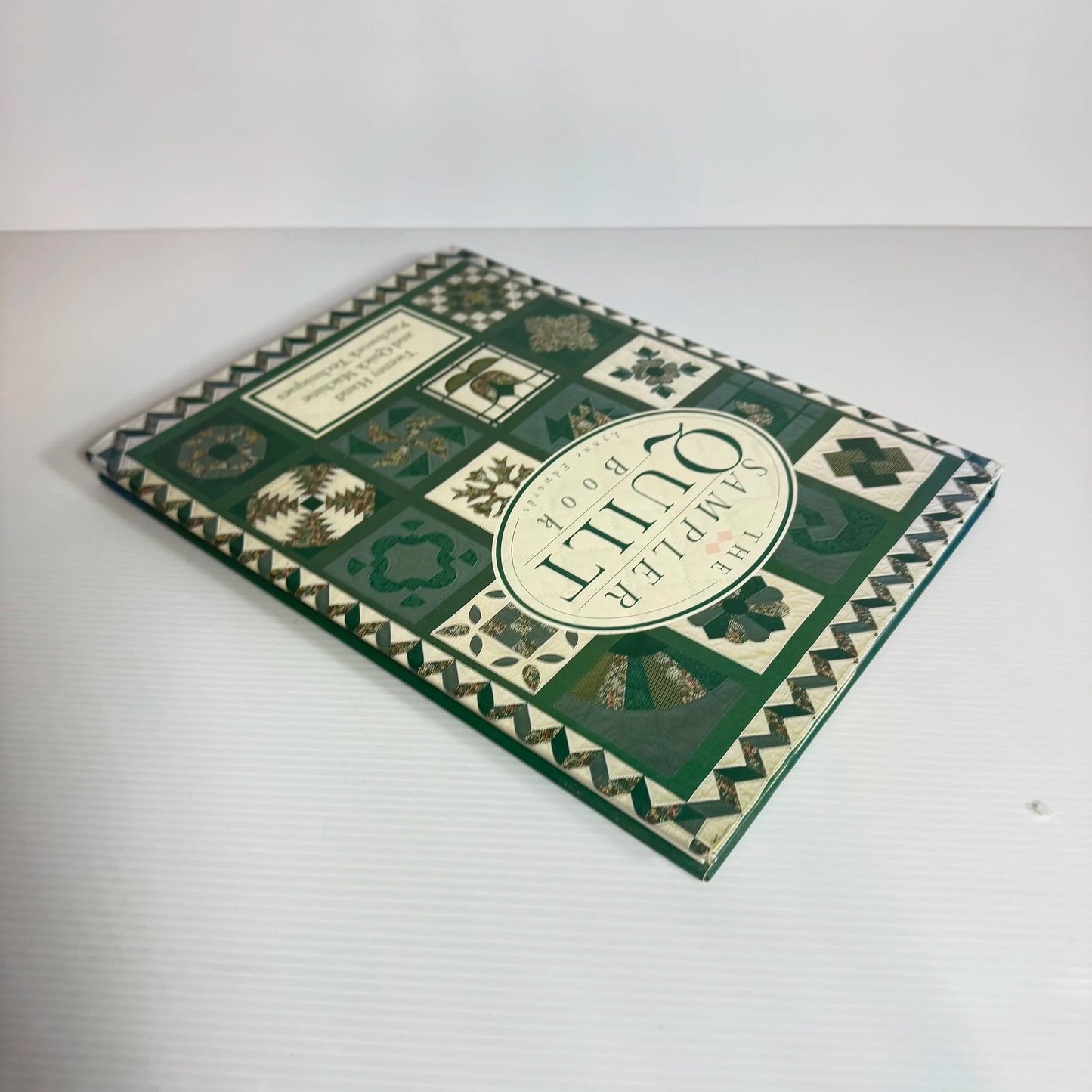 The Sampler Quilt Book : Twenty Hand and Quick Machine Patchwork Techniques - Lynne Edwards (Vintage 1996)