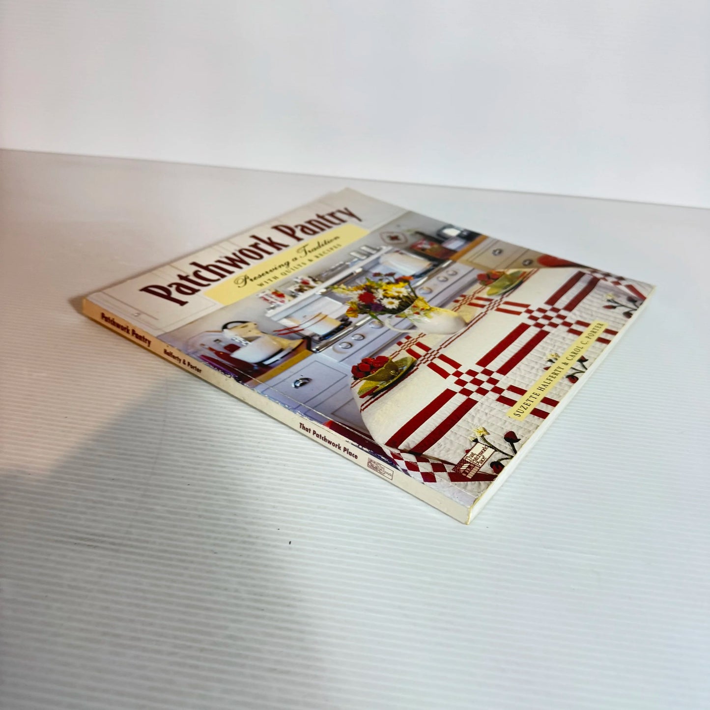 Patchwork Pantry : Preserving a Tradition with Quilts & Recipes - Suzette Halferty & Carol C. Porter