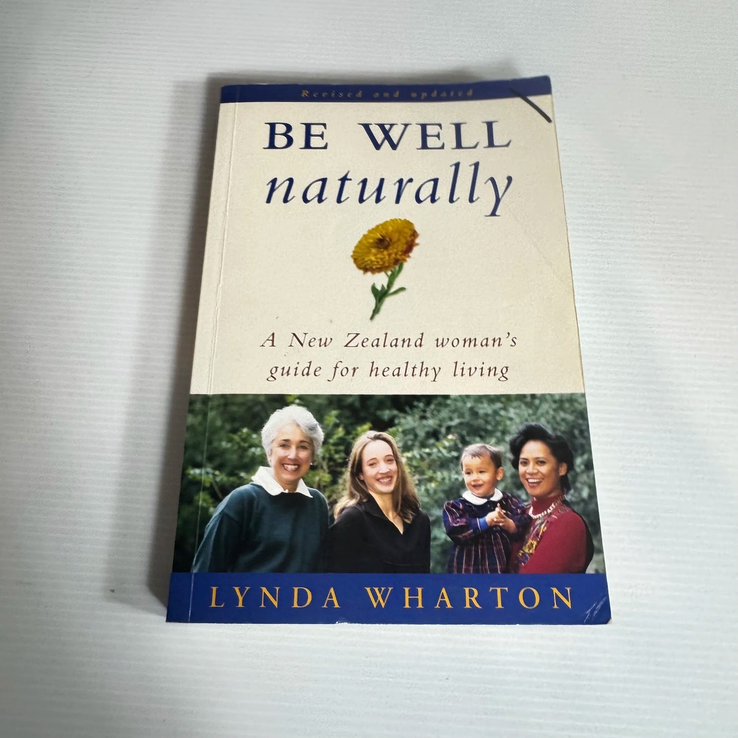 Be Well Naturally : A New Zealand Woman's Guide for Healthy Living - Lynda Wharton