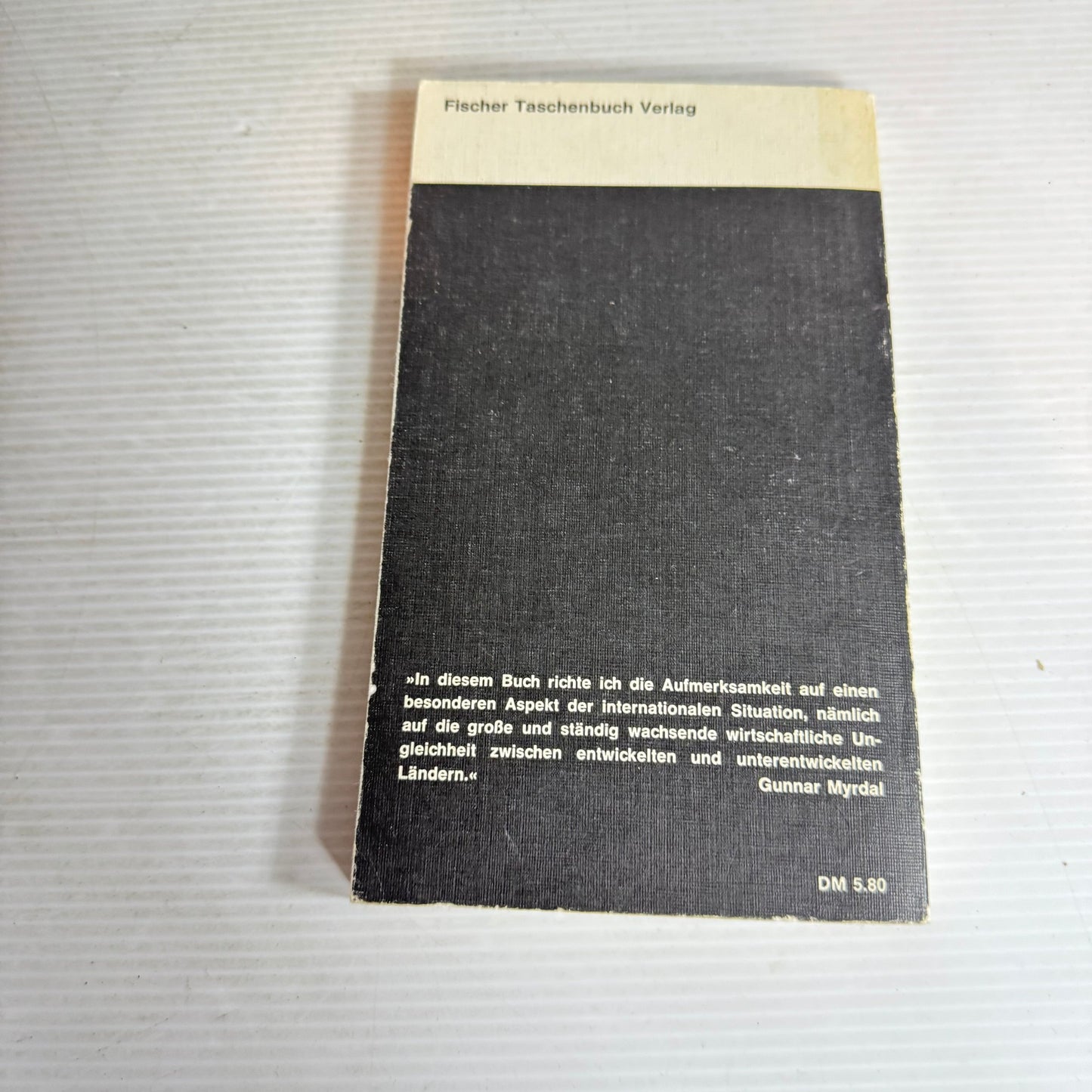 Books of Knowledge : Economic Theory and Underdeveloped Regions - Gunnar Myrdal (In German) (Vintage 1974)
