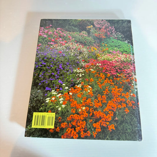 The New Zealand Garden: Planting Design & Style, Care & Maintenance - Jane Edmanson & Lorrie Lawrence