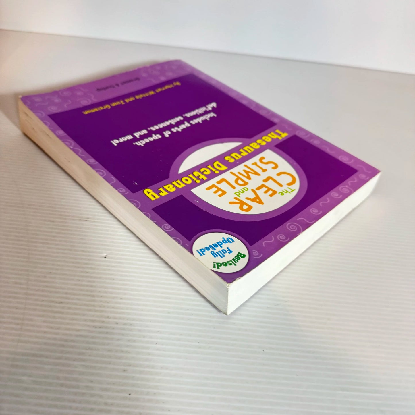 The Clear and Simple Thesaurus Dictionary : Includes Parts of Speech, Definitions, Sentences and More!