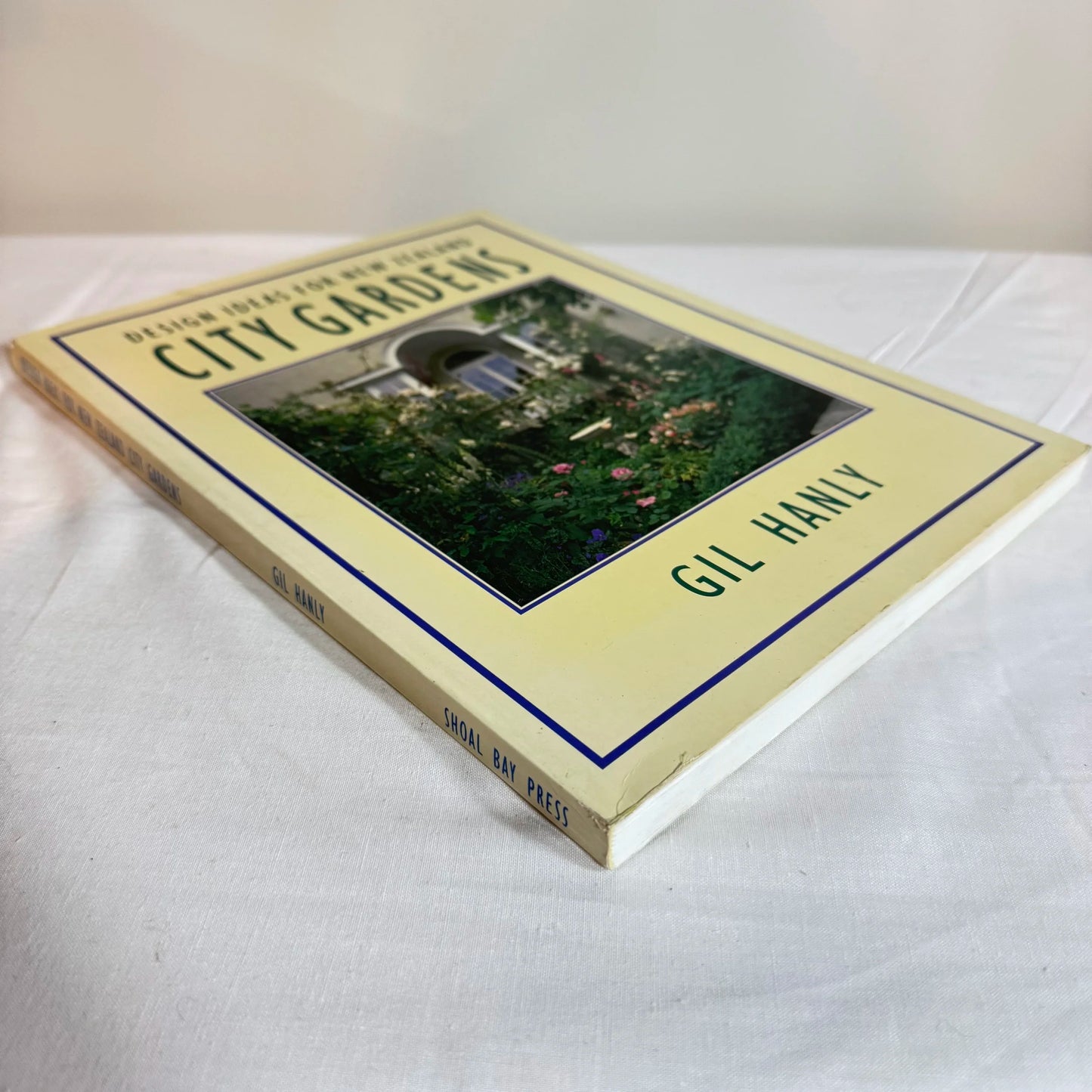 Design Ideas for New Zealand City Gardens - Gil Hanly