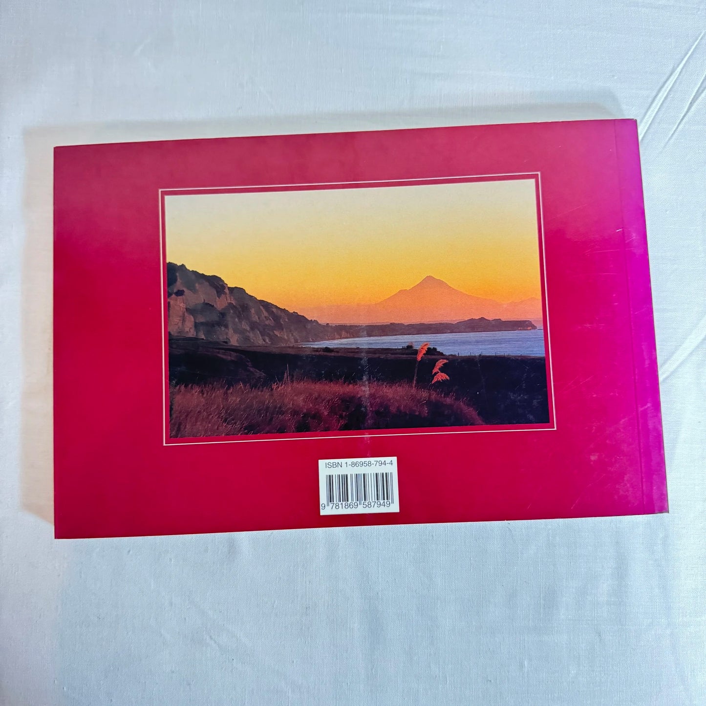 First Light Last Light : Images of New Zealand as seen by Fay Looney