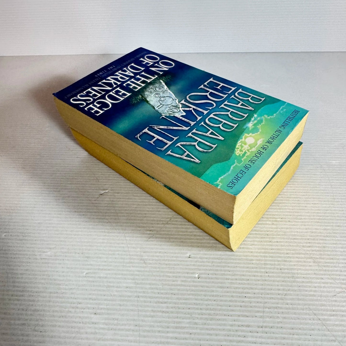 Barbara Erskine Book Bundle x2 (631) On the Edge of Darkness & Kingdom of Shadows