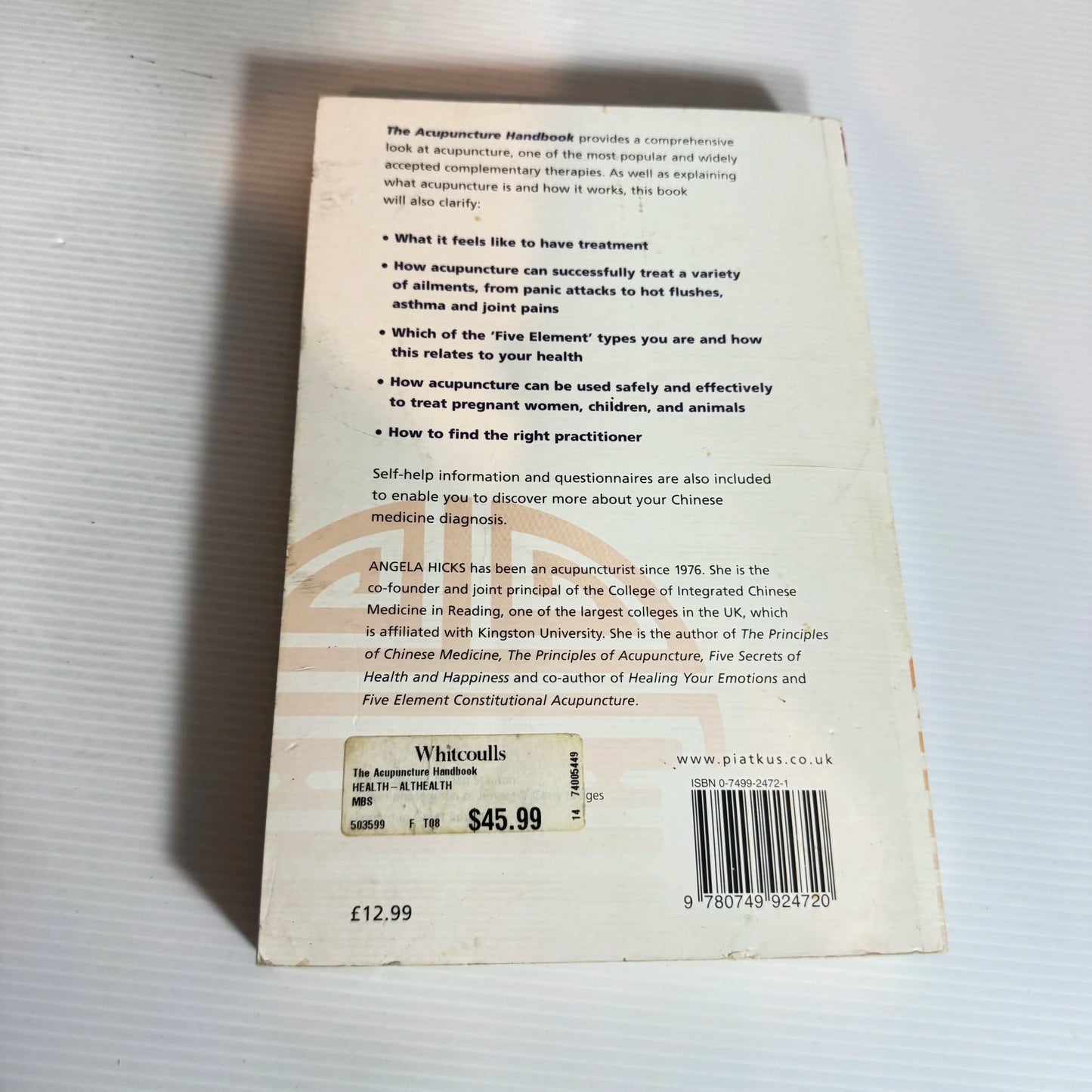 The Acupuncture Handbook : How Acupuncture works and How It Can Help You - Angela Hicks