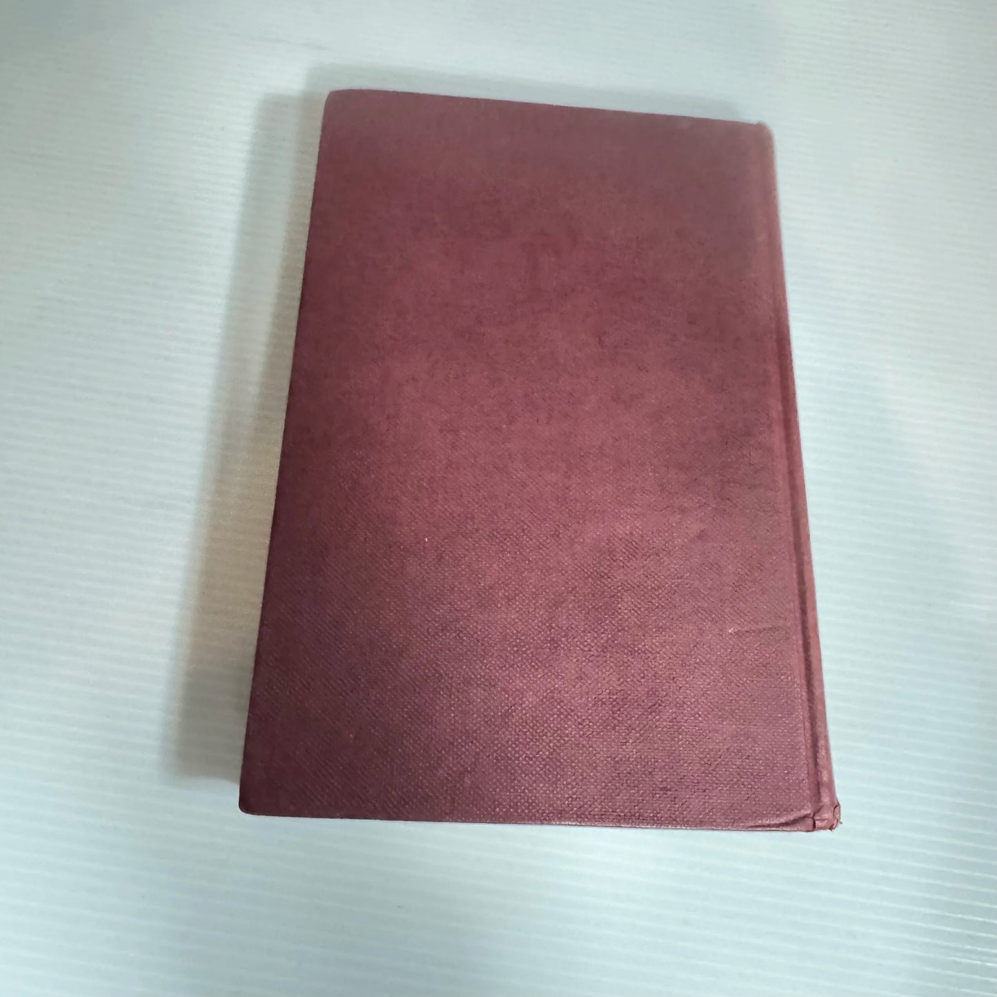 Follow The Footprints - William Mayne (Vintage 1958)