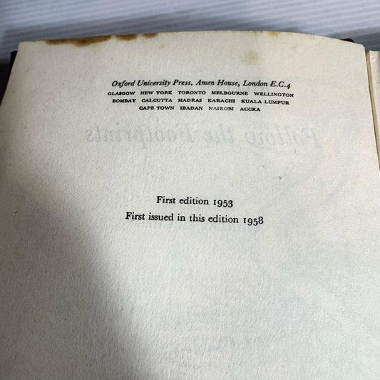 Follow The Footprints - William Mayne (Vintage 1958)