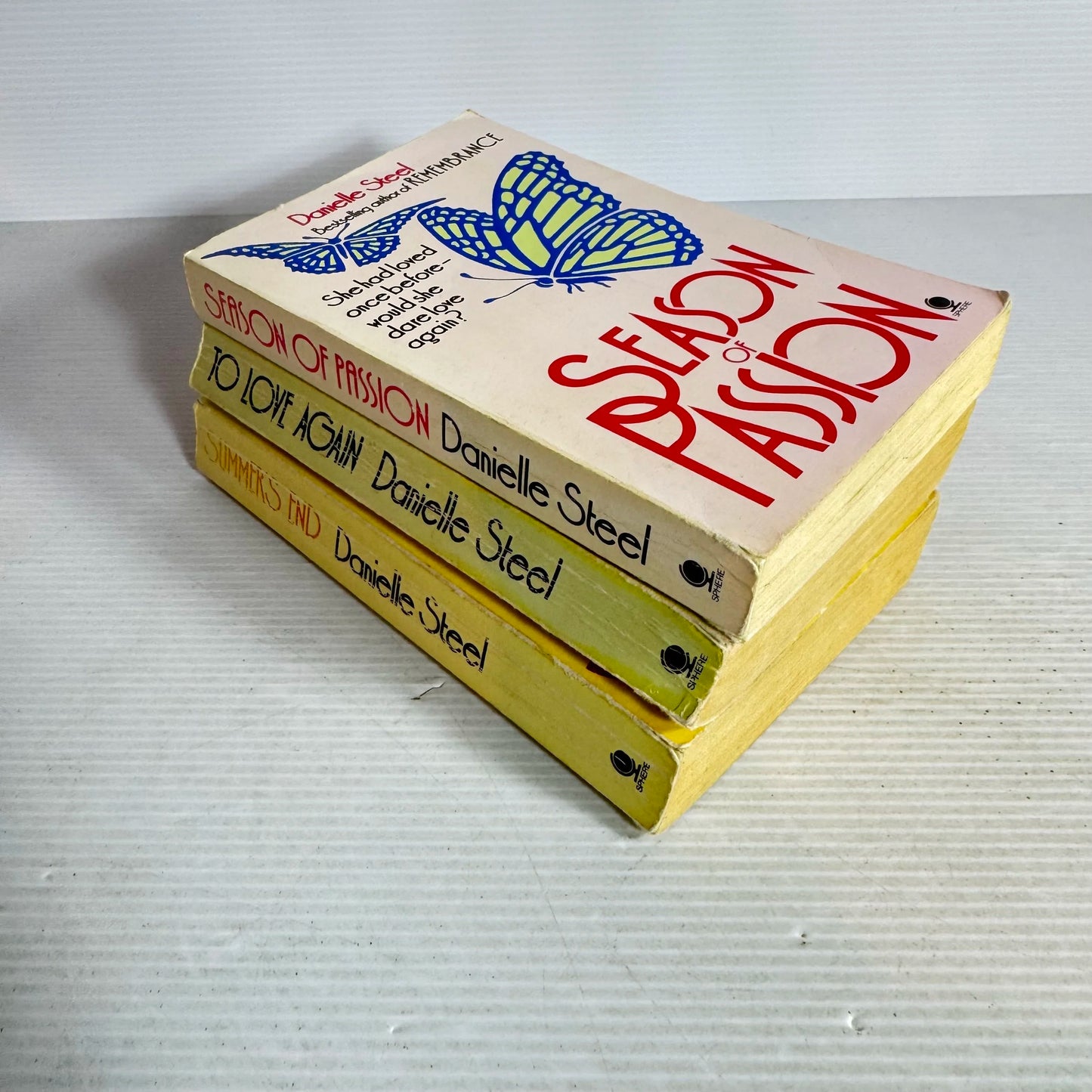 Danielle Steel Book Bundle x 3 Books : Season of Passion, To Love Again, Summer's End (607)