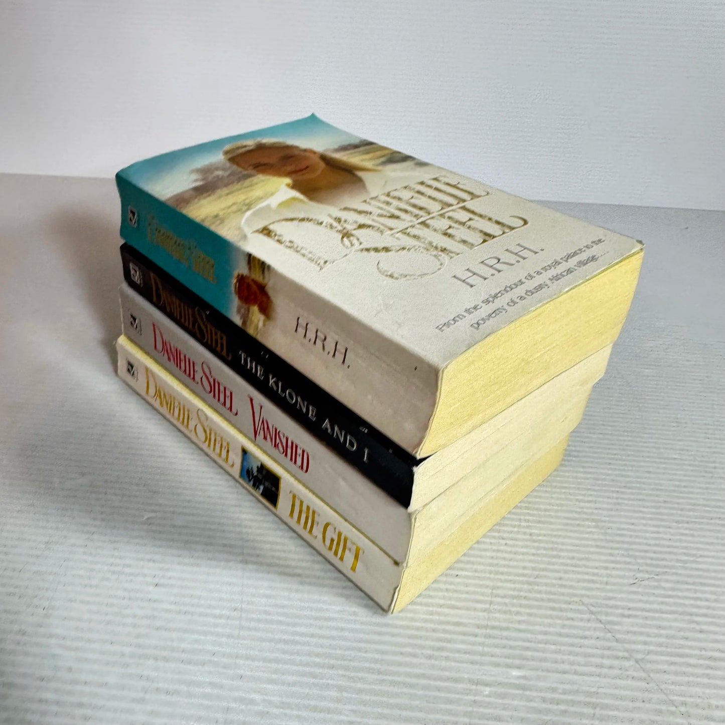 Danielle Steel Book Bundle  X 4 Books - H.R.H, The Klone and I, Vanished, The Gift (594)