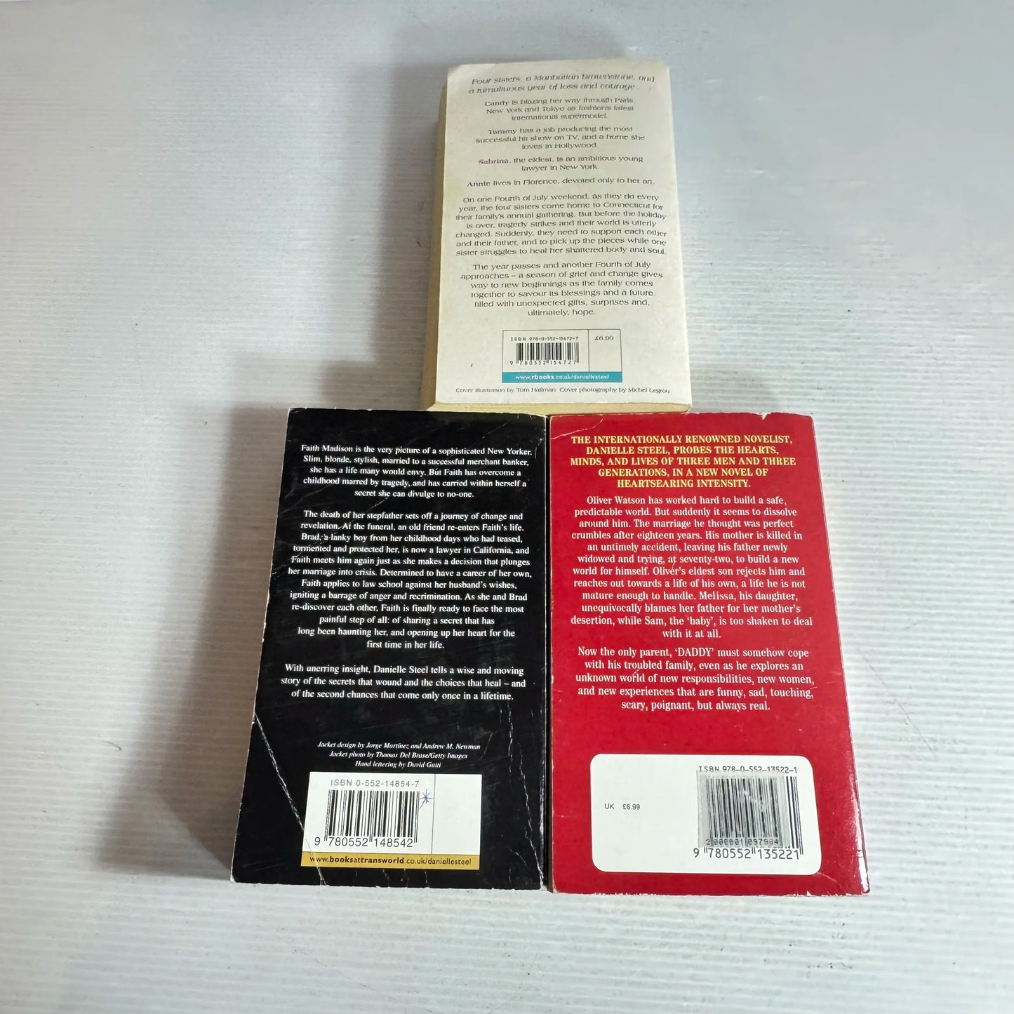 Danielle Steel Book Bundle x 3 Books : Sisters, Daddy, Answered Prayers (590)