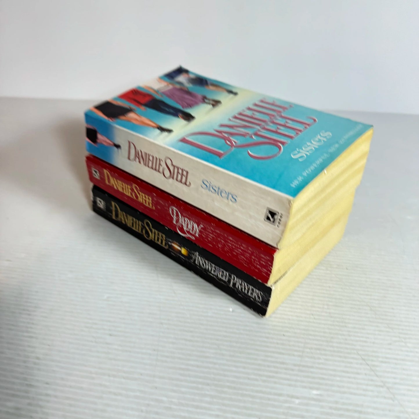 Danielle Steel Book Bundle x 3 Books : Sisters, Daddy, Answered Prayers (590)