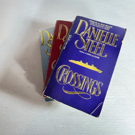 Danielle Steel Book Bundle x 3  Books : Crossings, Daddy, Wings (586)