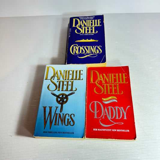 Danielle Steel Book Bundle x 3  Books : Crossings, Daddy, Wings (586)