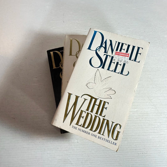 Danielle Steel Book Bundle x 3 Books : Answered Prayers, The Wedding, & Heartbeat (582)