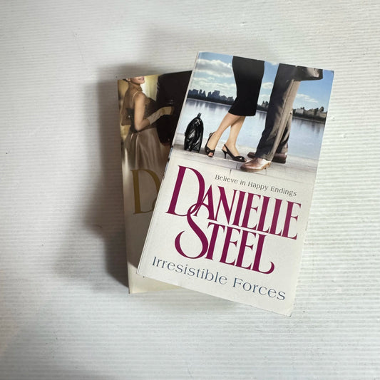 Danielle Steel Book Bundle x 2 Books : Coming Out & Irresistible Forces (580)