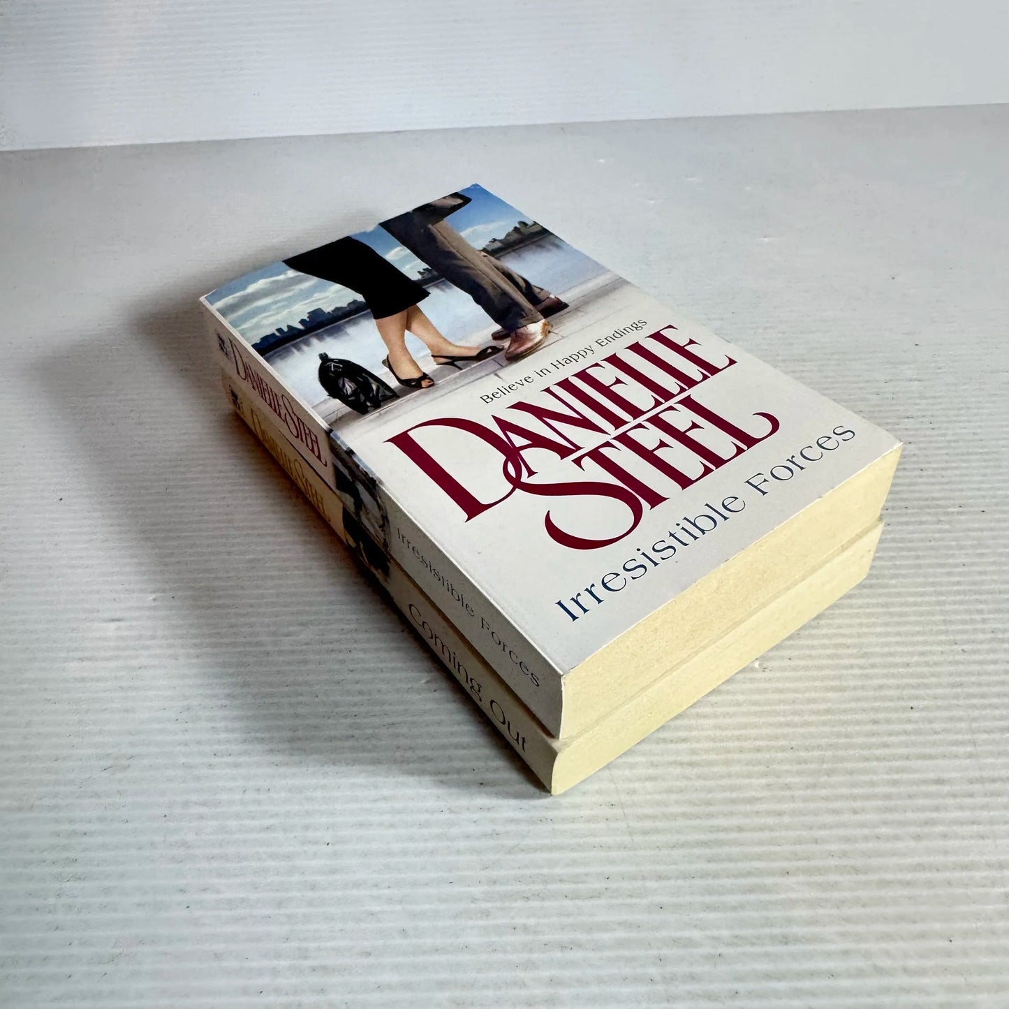 Danielle Steel Book Bundle x 2 Books : Coming Out & Irresistible Forces (580)