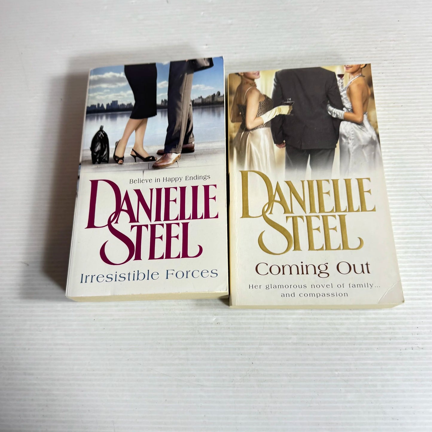 Danielle Steel Book Bundle x 2 Books : Coming Out & Irresistible Forces (580)