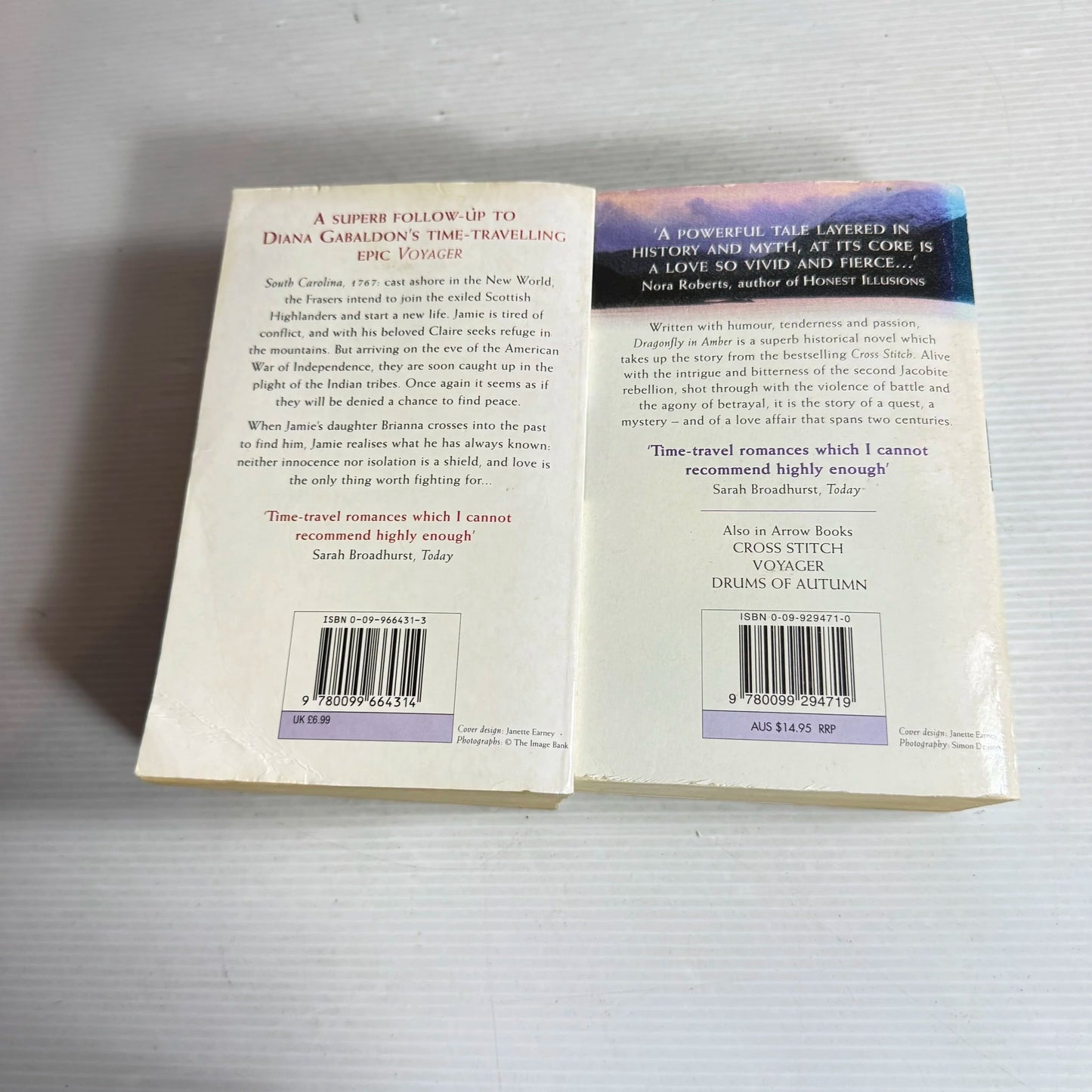 Diana Gabaldon Book Bundle x 2 Books : Drums of Autumn & Dragonfly in Amber (573)