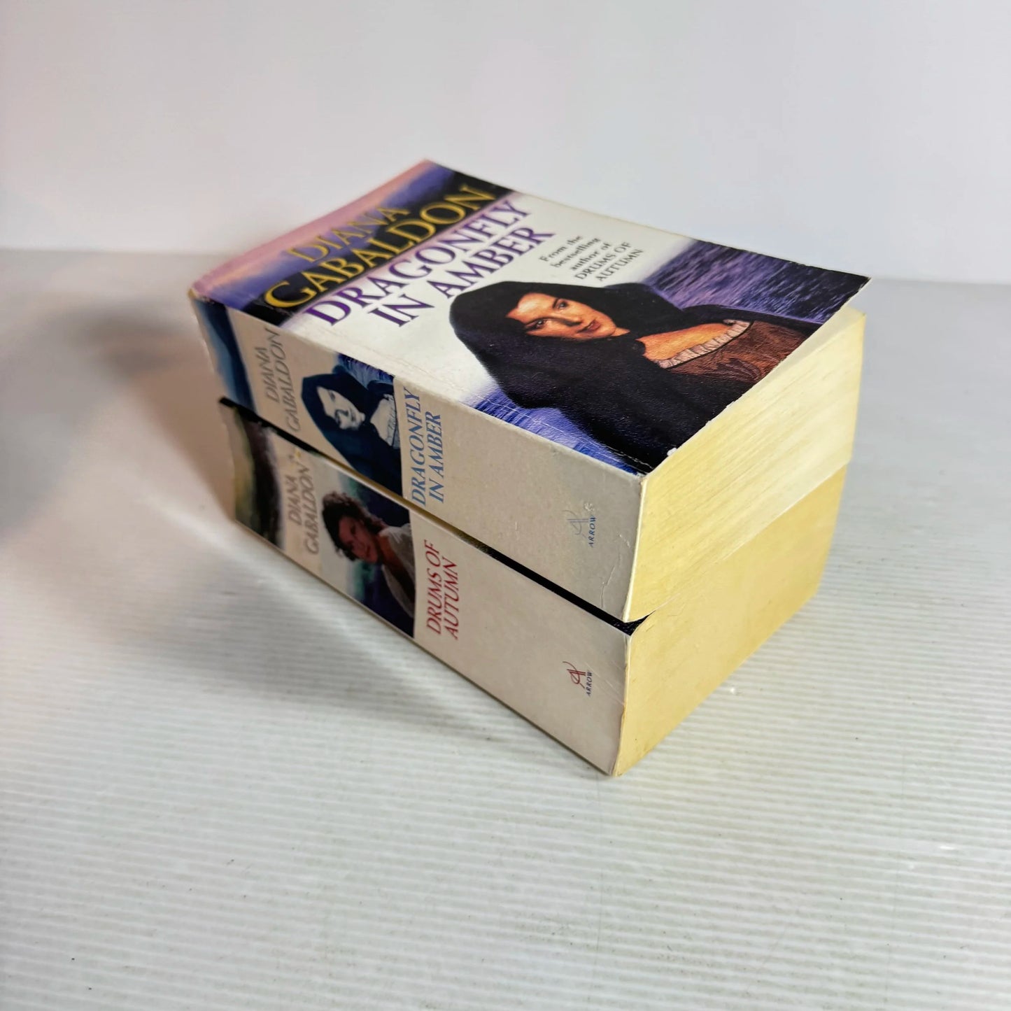 Diana Gabaldon Book Bundle x 2 Books : Drums of Autumn & Dragonfly in Amber (573)
