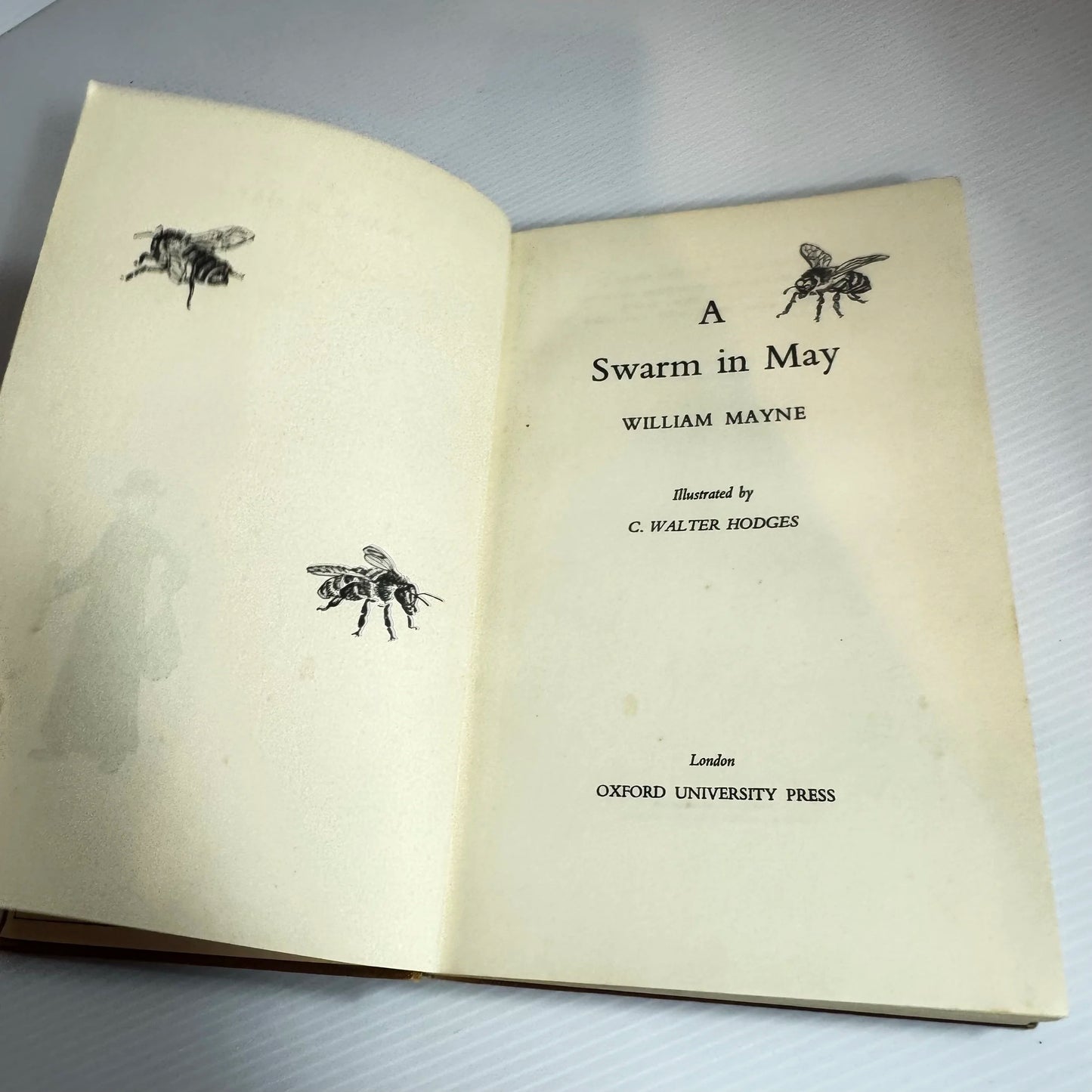A Swarm In May - William Mayne (Vintage 1957)