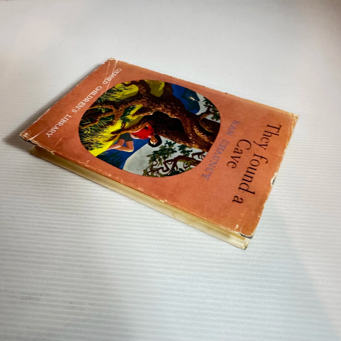 They Found A Cave - Nan Chauncy (Oxford Children's Library) (Vintage 1958)
