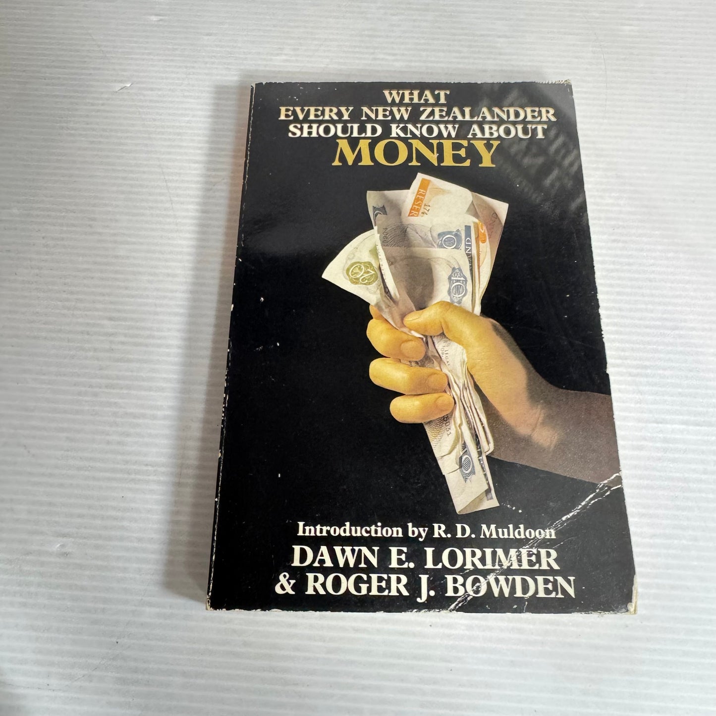 What Every New Zealander Should Know About Money - Dawn E. Lorimer & Roger J. Bowden (1981)
