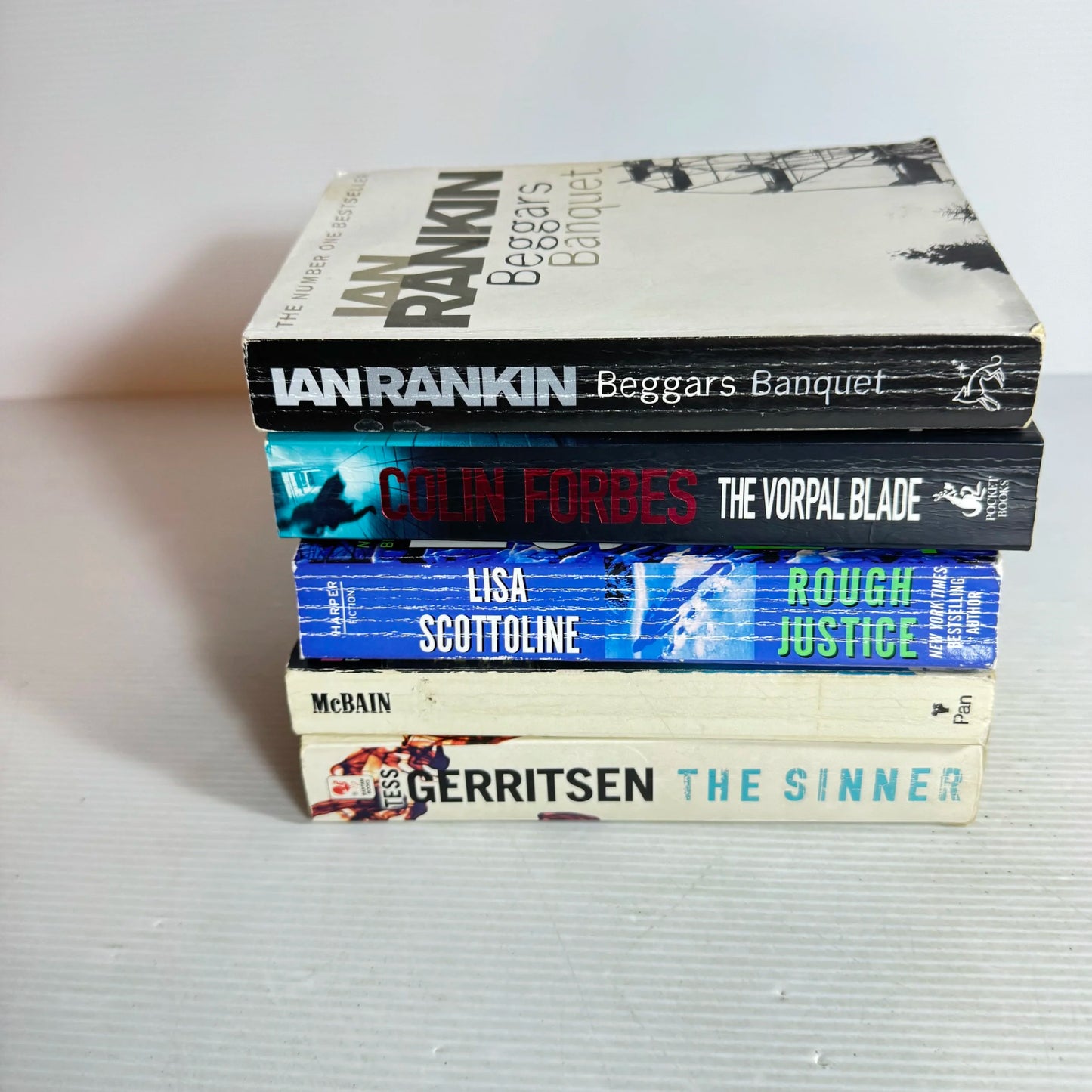 Crime Book Bundle x 5 Books Mixed Authors (561)