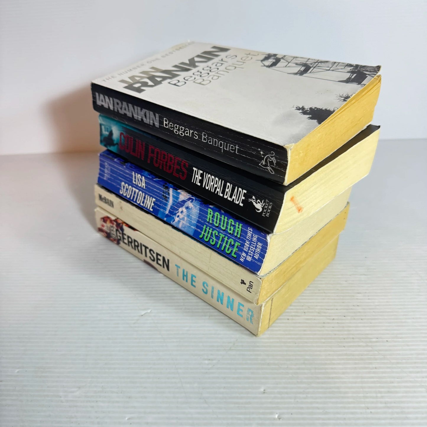 Crime Book Bundle x 5 Books Mixed Authors (561)
